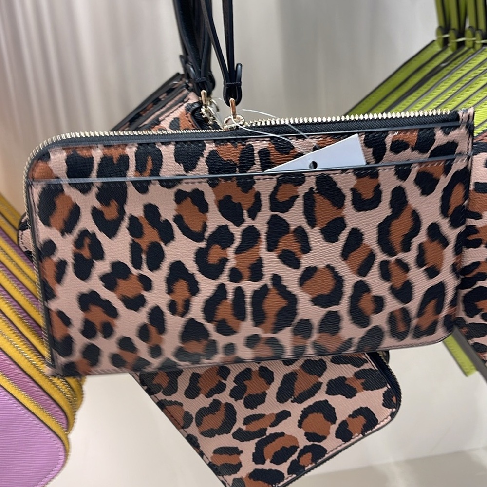 Kate Spade Lucy Leopard Medium L Zip Wristlet
Brown Multi Leopard 
NWT - Picture 12 of 16